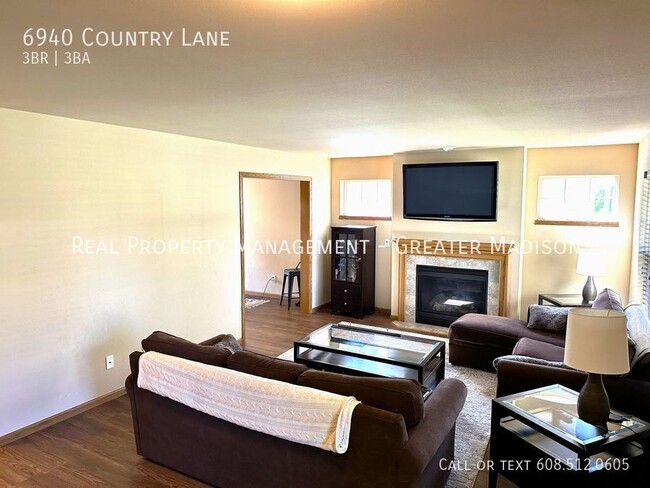 Building Photo - 6940 Country Ln