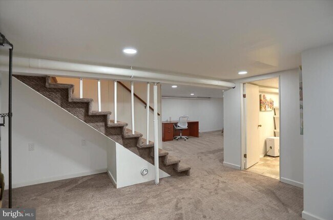 Building Photo - 83 Hillside Cir