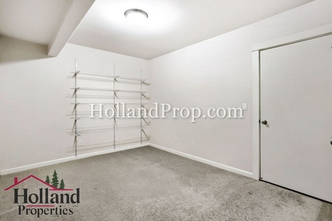 Building Photo - Charming 2-Bedroom Beaverton Townhome with Attached Garage!