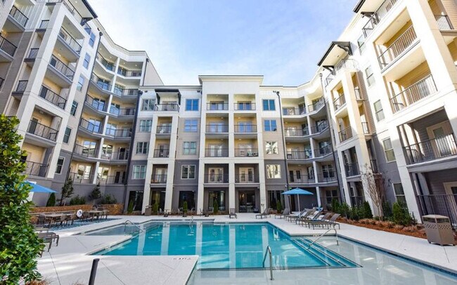 Building Photo - 5478 Glenridge View NE