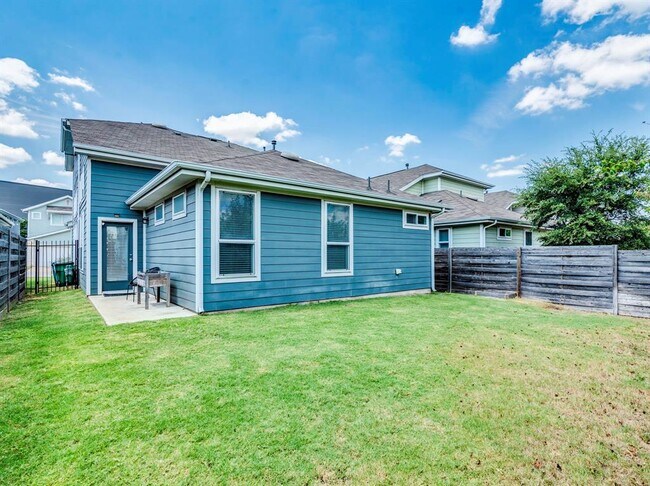 Building Photo - 2309 Hermia St