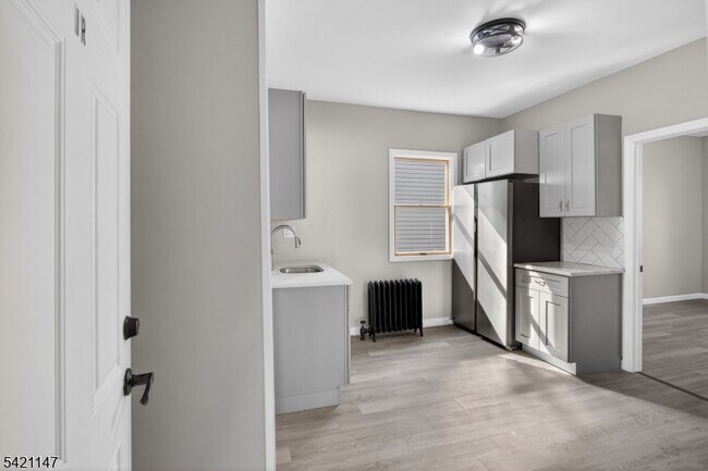 Building Photo - 378 Grand St