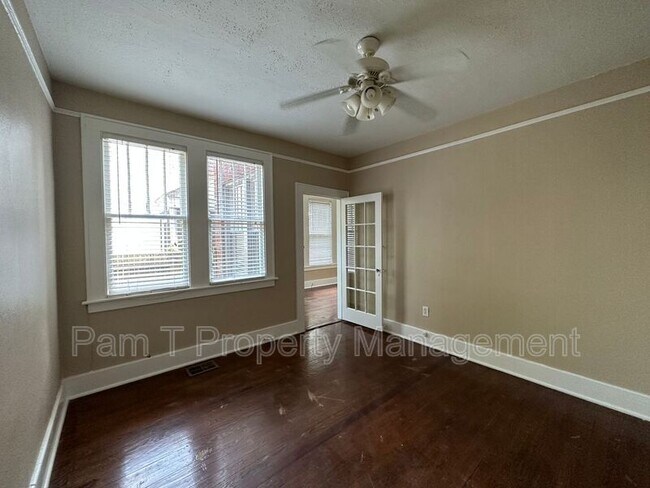 Building Photo - 724 E 49th St