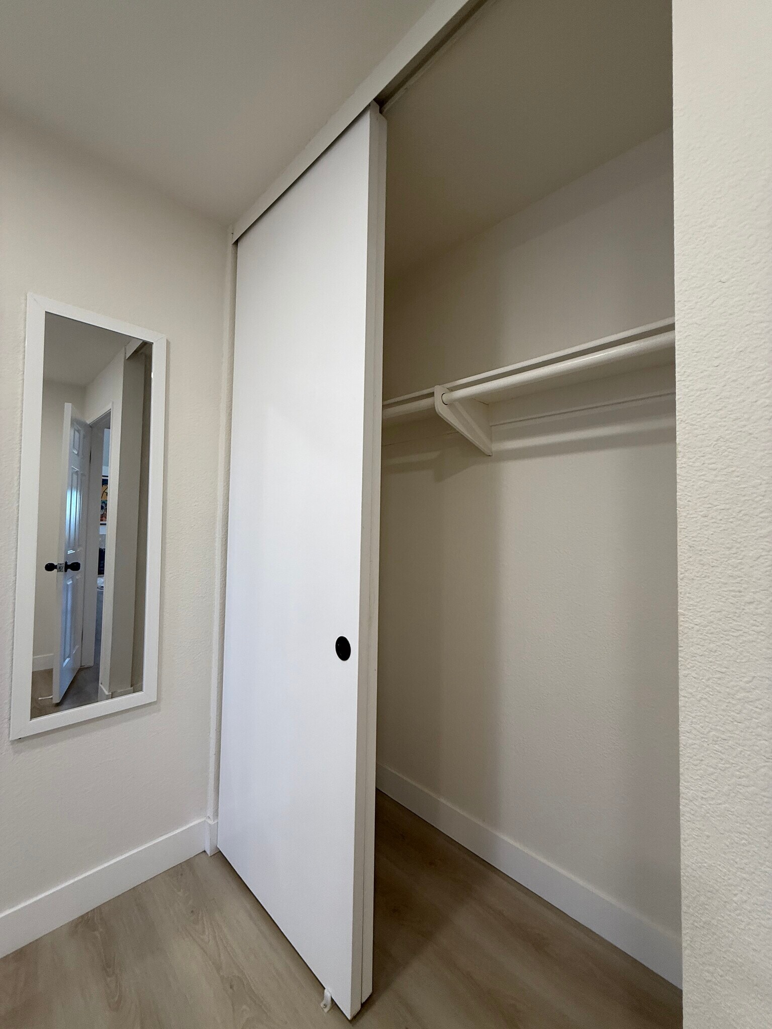 Available bedroom - 4639 Executive Dr