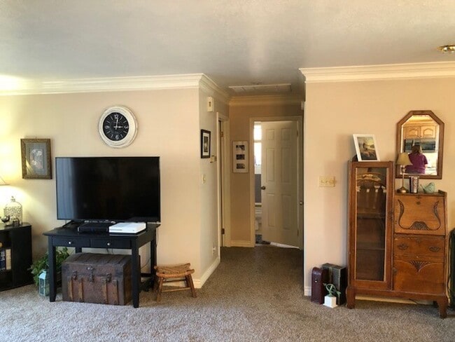 Building Photo - Awesome Shadowbrook Townhome in the Center of it all!