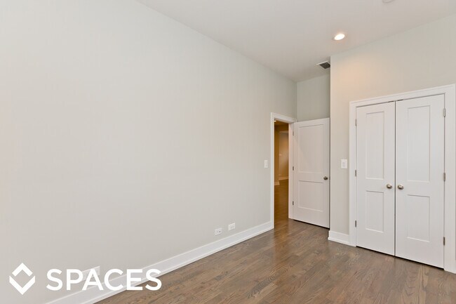 Building Photo - 849 W Lill Ave