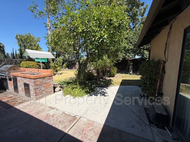 Building Photo - 930 Graywood Cir