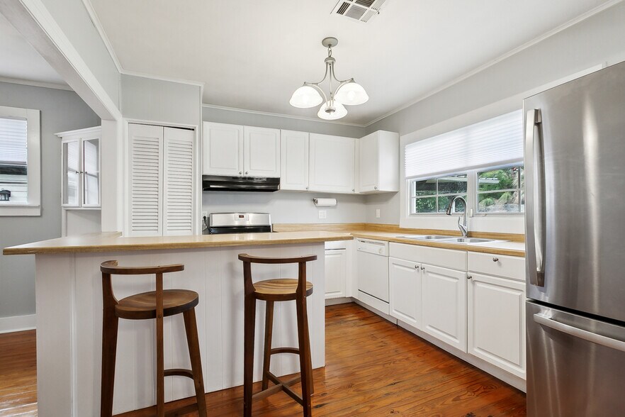 Building Photo - 209 Vine St