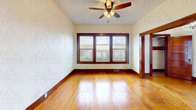 Building Photo - BEAUTIFUL 3 BED 1 BATH HOME!