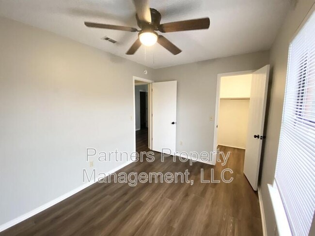 Building Photo - 5705 Sara St