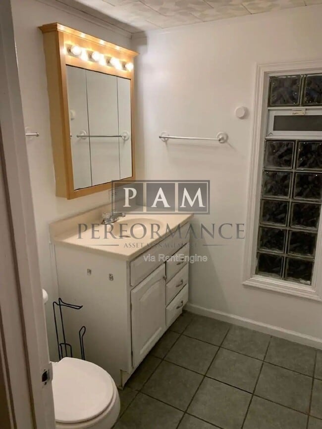 Building Photo - 1208 59th St