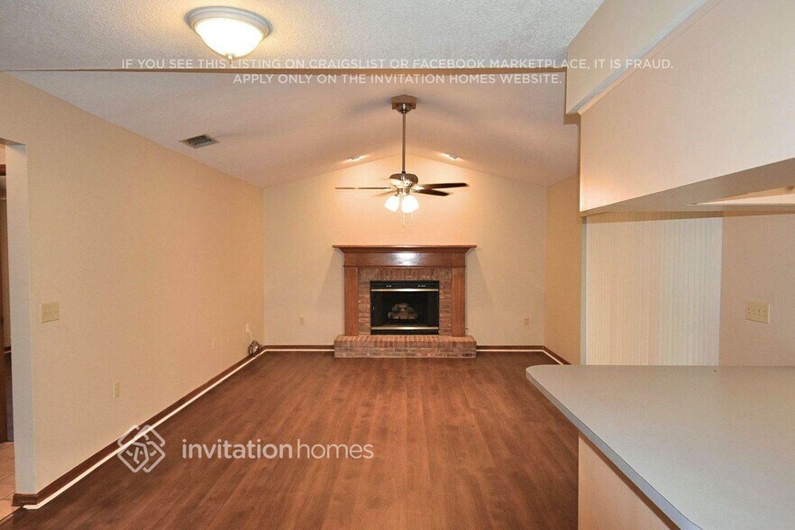 Building Photo - 1060 Colony Arms Dr