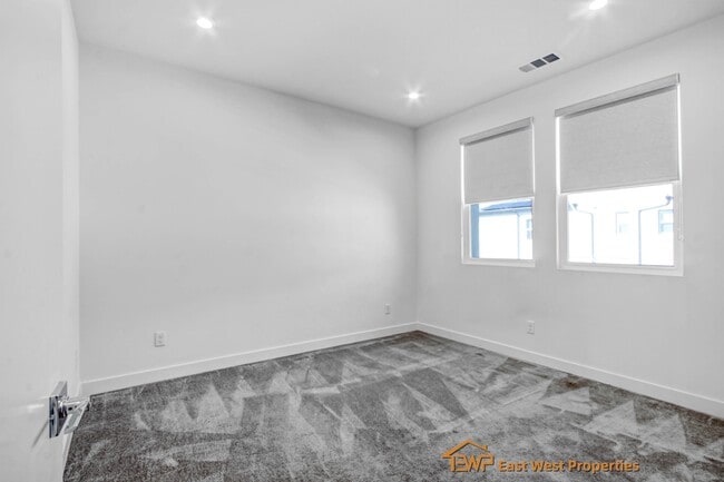 Building Photo - 1302 W Cara Dr