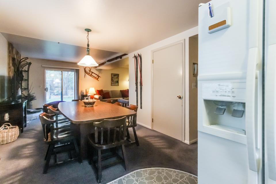 Building Photo - 3298 E Fort Union Blvd