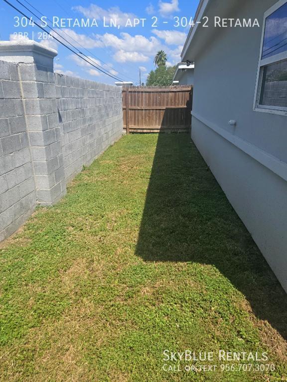 Building Photo - 304 S Retama Ln