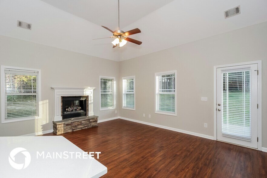 Building Photo - 203 Arbor Dr