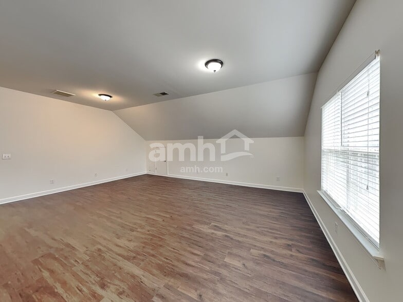 Building Photo - 4583 Waterford Dr NW