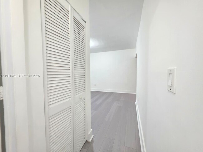 Building Photo - 1267 NE 117th St