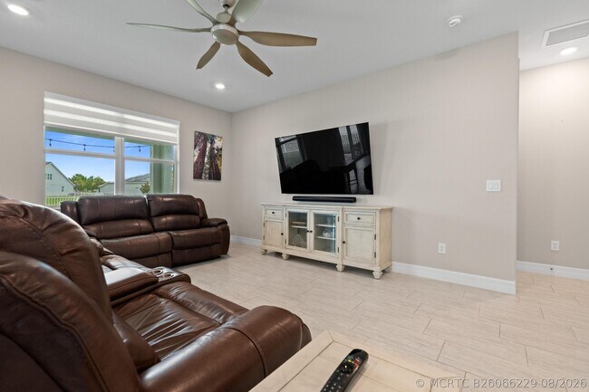 Building Photo - 10454 SW Captiva Dr