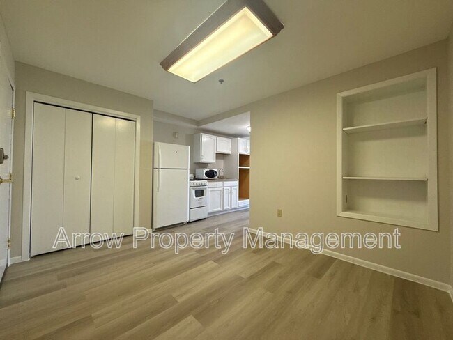 Building Photo - 180 Poppe Dr