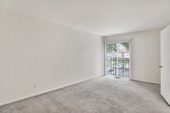Building Photo - 4707 Huron Dr