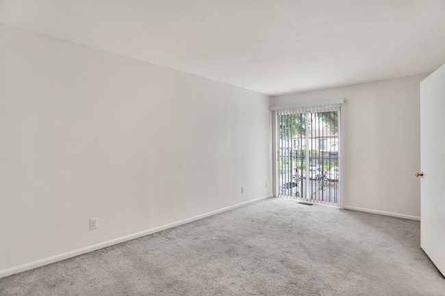 Building Photo - Freshly Renovated Townhome near Perdido Ba...