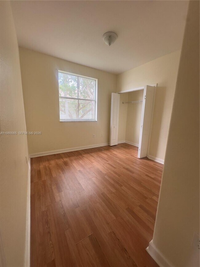 Building Photo - 1662 SE 27th Dr