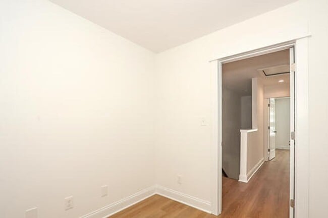 Building Photo - Luxury Townhouse in Sherrills Ford