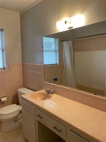 Building Photo - 725 Elmwood Dr