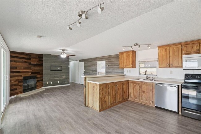 Building Photo - 21522 Long Hill Dr