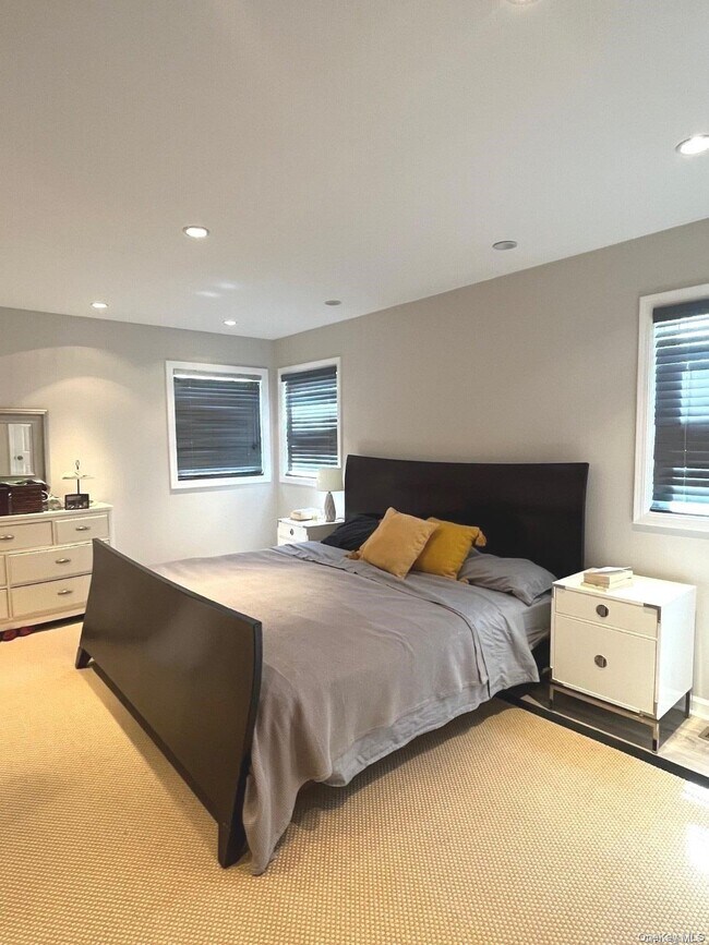 Building Photo - 442 E Beech St