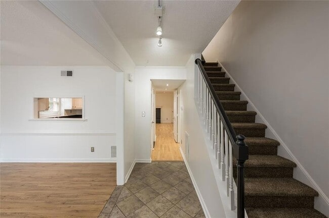 Building Photo - 9070 Cobbler Ct