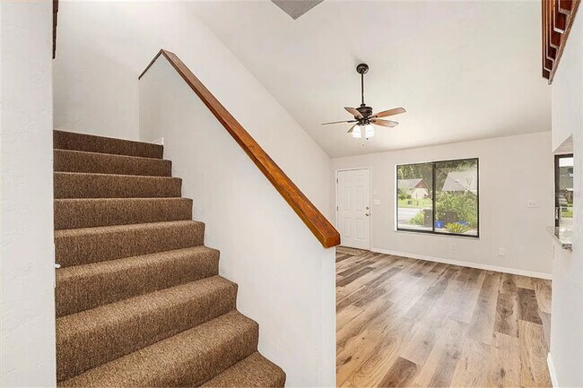 Building Photo - 4724 SW 67th Terrace