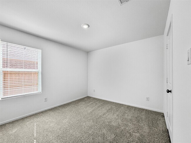 Building Photo - 6026 Starling Dr