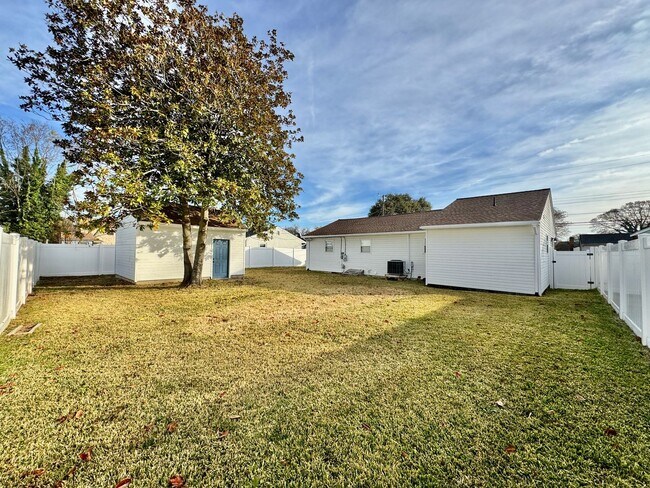 Building Photo - Fully-Updated 1st-Time Rental! Ready NOW! Pet Friendly w/Large, Detached Garage Workshop!