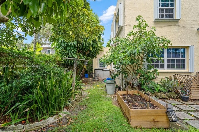 Building Photo - 46 Montilla Ave