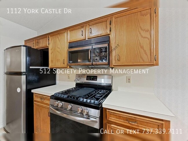 Building Photo - 1112 York Castle Dr