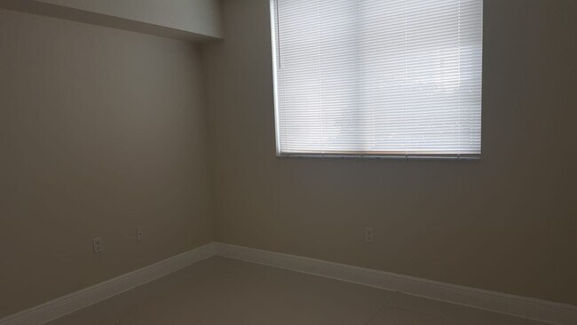 Building Photo - 2 Bed / 2 Bath | Terrazas Riverpark Village #804 – Miami