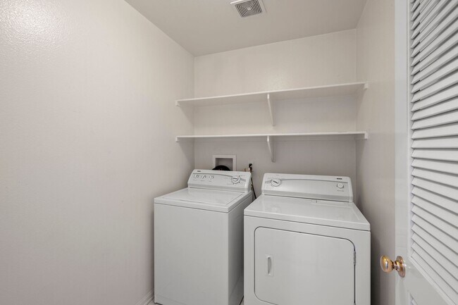 Building Photo - Gorgeous 3 Bedroom Chula Vista Home!