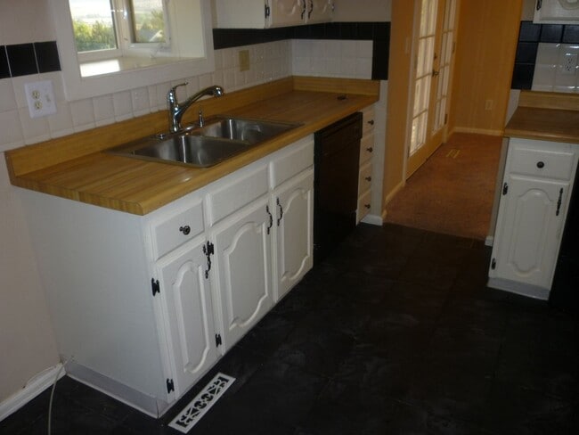 Building Photo - Parker Home in The Pinery!!