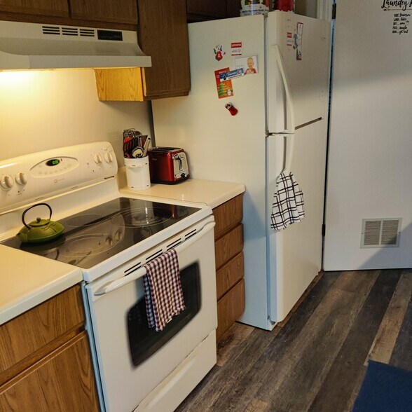 Building Photo - 449 Munson Pl