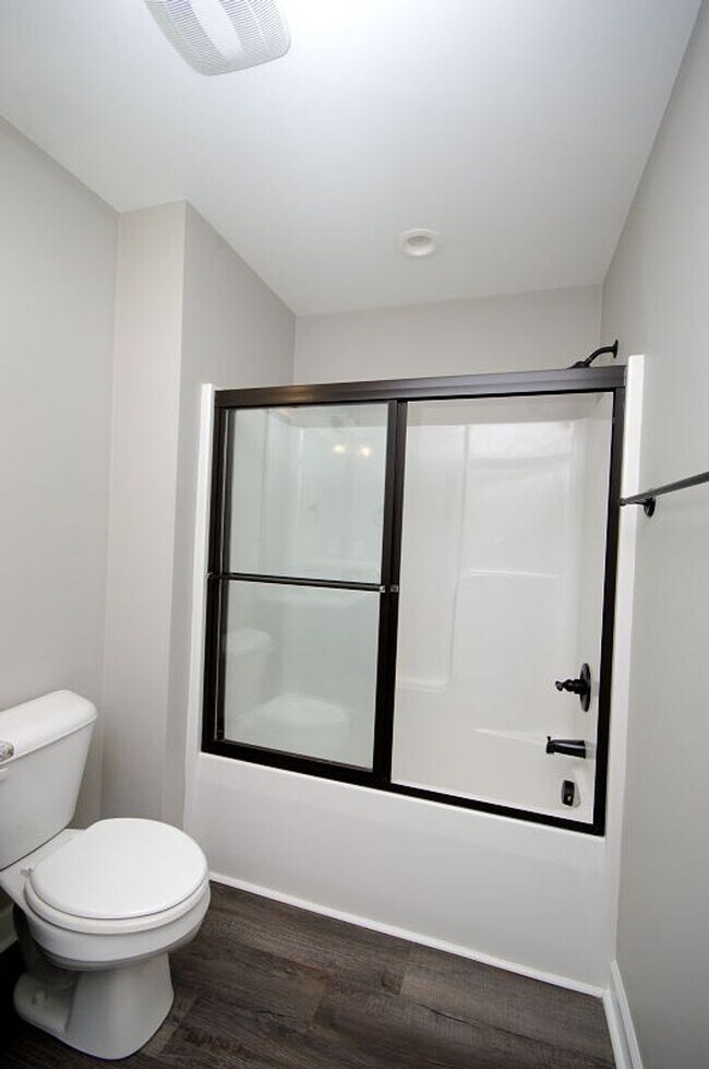 Building Photo - 416 S Pearl St