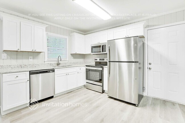 Building Photo - 2550 Greenwood Cir