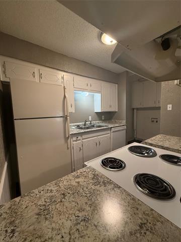 Building Photo - 708 E Pecan St