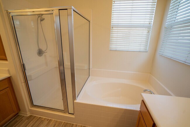 Building Photo - 27663 Sunny Creek Dr