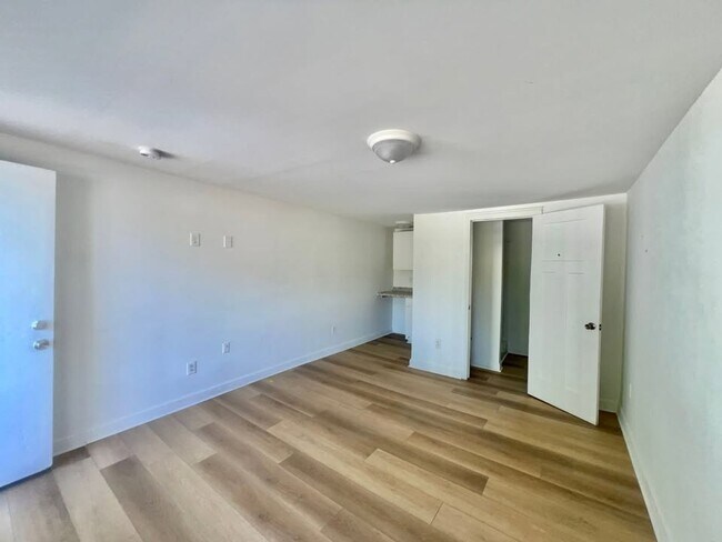 Building Photo - Affordable Studio Near Downtown Myrtle Beach – Some Utilities Included! – $1,100/Month