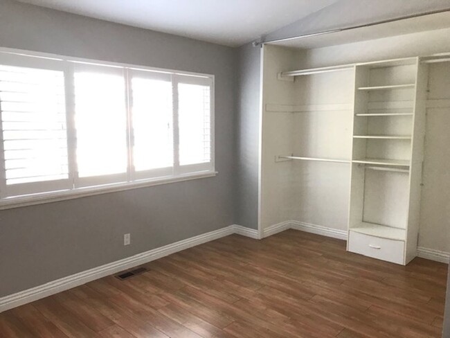 Building Photo - 2 bedroom, 2 bath townhome in Walnut Creek...