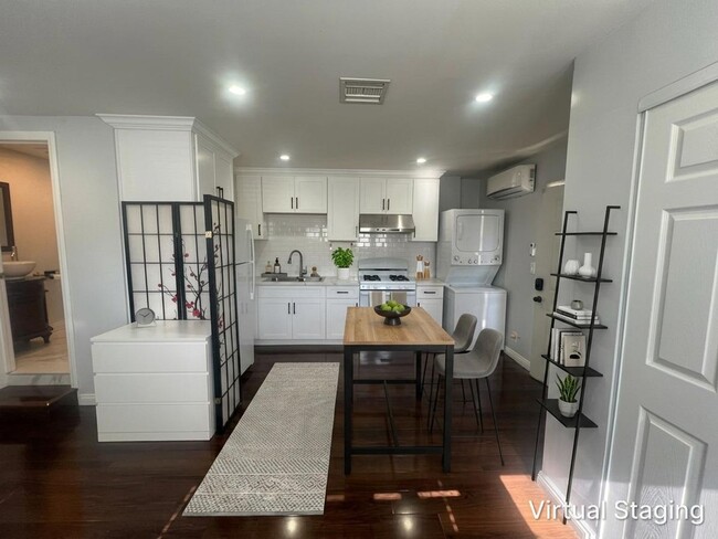 Building Photo - Charming Winnetka Studio (ADU)! Laundry In Unit!