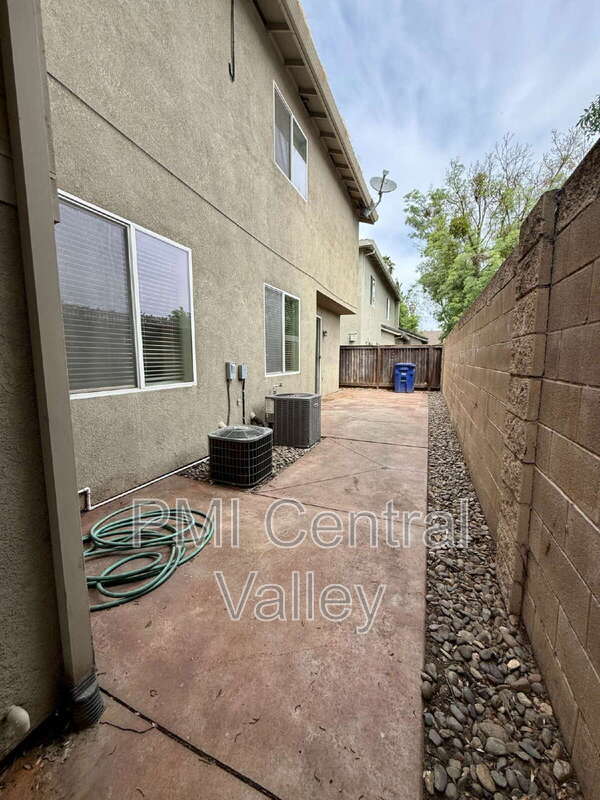 Building Photo - 2125 Carson Oak Ct