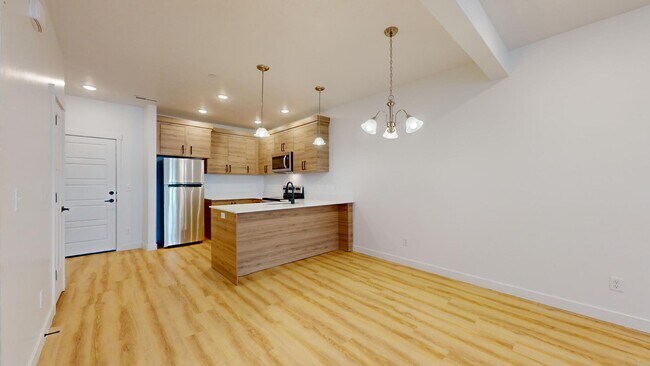 Building Photo - 1142 W 250 S